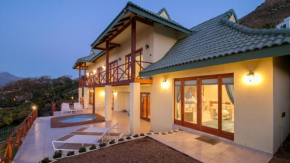 Le Gaulois Luxury Apartments, sleeps 2, Sea Views